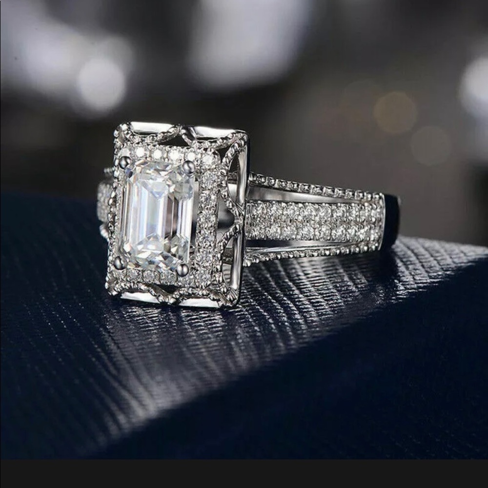 Gorgeous Women 925
Silver Jewelry White
Sapphire Ring